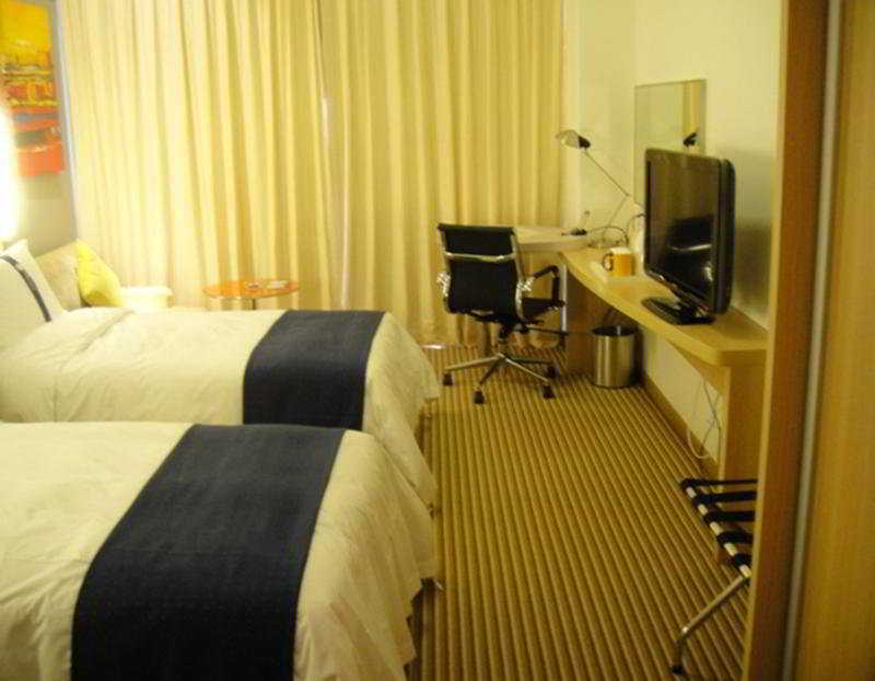 Holiday Inn Express Shanghai Nanhuizui Экстерьер фото